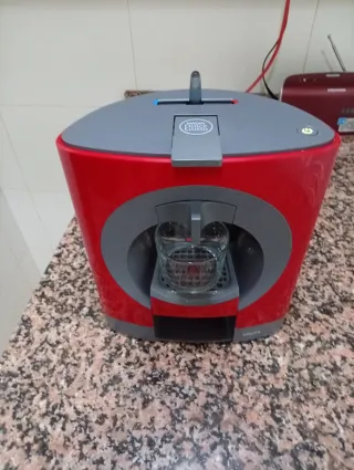 Cafetera Dolce Gusto Roja