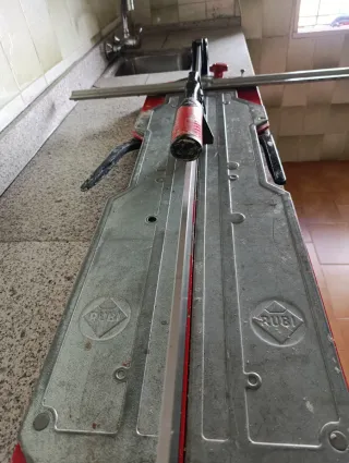 Cortador de azulejos Rubi