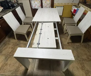 Mesa y 4 Sillas  cocina- salon