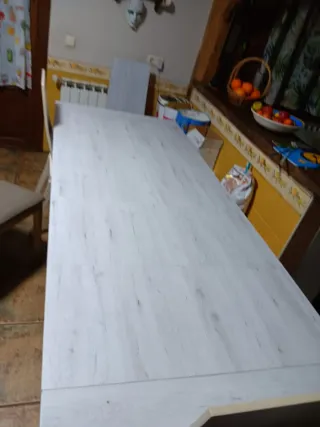 Mesa y 4 Sillas  cocina- salon