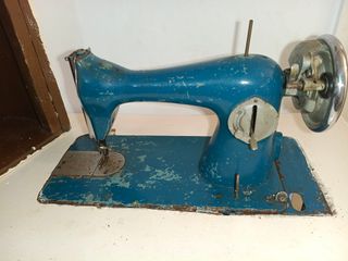 Máquina de coser Alfa antigua