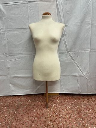 Busto de mujer beige
