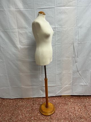 Busto de mujer beige