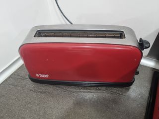 Microondas Mandine y Tostador Russell Hobbs Rojo