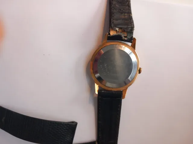 Reloj Certina Clásico Dorado Correa Negra