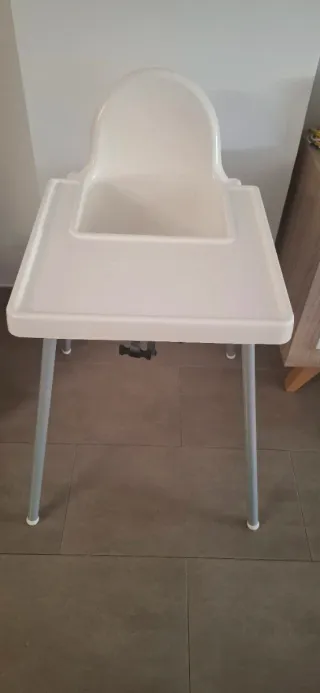 Trona de bebé blanca