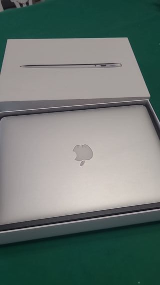 MacBook Air 13,3 pollici 2015, 1,6 GHz