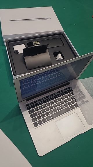 MacBook Air 13,3 pollici 2015, 1,6 GHz