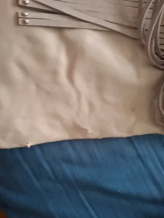 Bolso de flecos beige