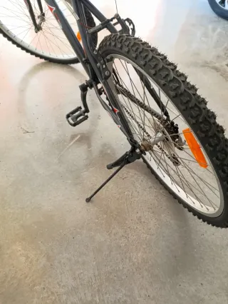 Bicicleta de paseo negra