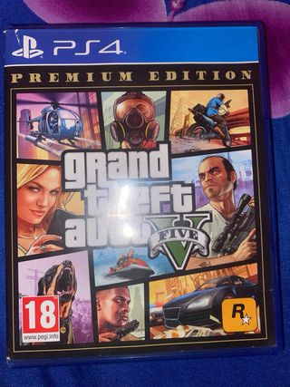 Consola PS4 sin control y juego con cables bueno