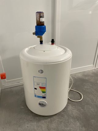 Termo Eléctrico Blanco de 50l, utilizado dos meses