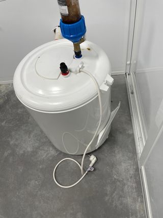 Termo Eléctrico Blanco de 50l, utilizado dos meses