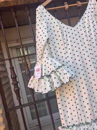 Traje de flamenca blanco y negro