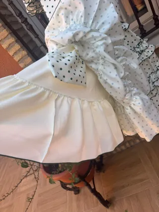 Traje de flamenca blanco y negro