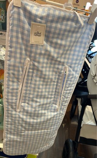 Colchoneta bebé vichy azul y blanca