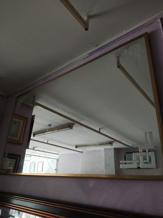 Espejo con dibujo arenado y marco dorado