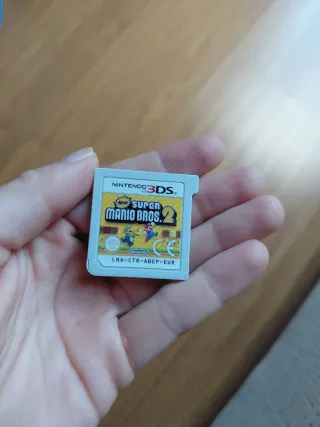 Nintendo 2DS Blanca Roja + 2 Juegos