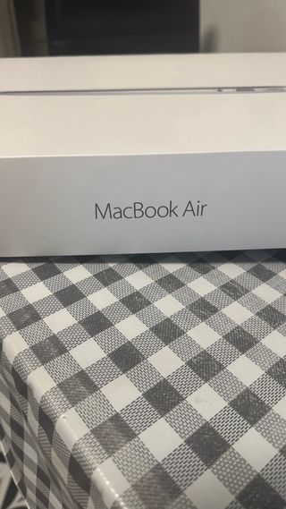 MacBook Air 13 2017 Intel Core i5 8GB RAM....