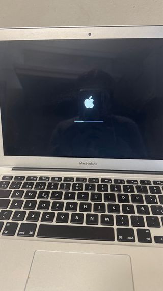 MacBook Air 13 2017 Intel Core i5 8GB RAM....