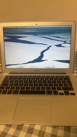 MacBook Air 13 2017 Intel Core i5 8GB RAM....