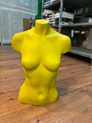 Busto maniquí mujer amarillo