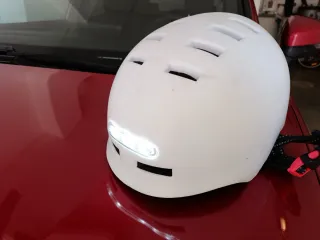 Casco bici/patinete con luz trasera y delantera