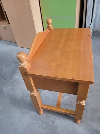 MESITA DE NOCHE RÚSTICA