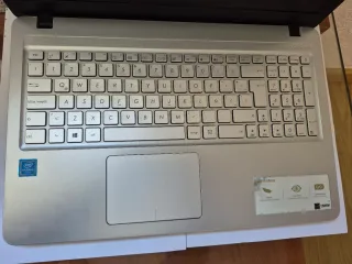 Portátil ASUS Plata y Negro