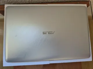 Portátil ASUS Plata y Negro