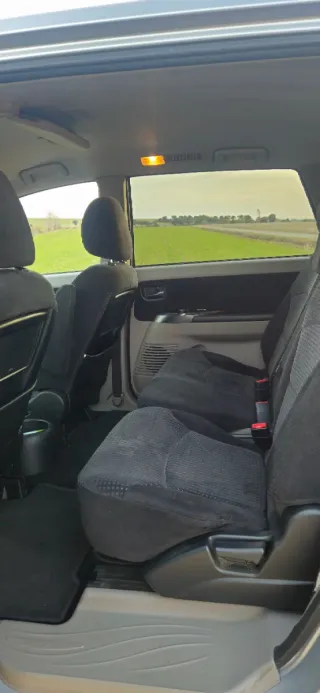 Mitsubishi Grandis 2005