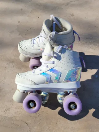 Patines de niña blancos con ruedas lilas
