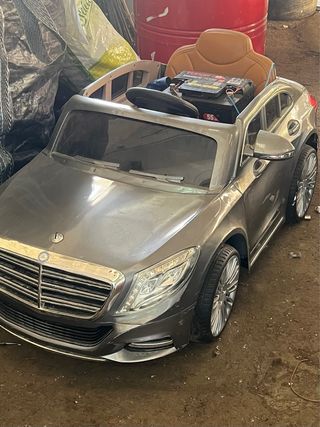 Coche electrónico infantil estilo Mercedes