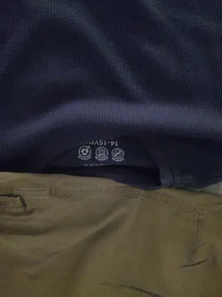 Ropa variada: pantalones y camisetas