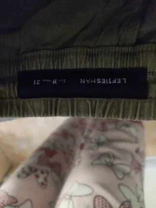 Ropa variada: pantalones y camisetas