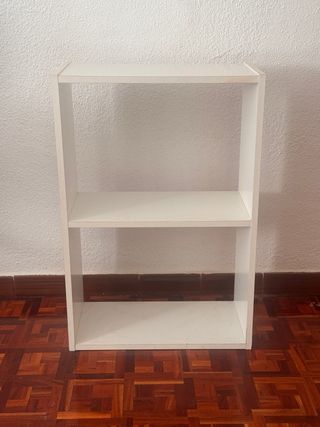 Estantería blanca de madera