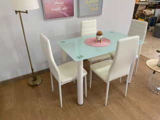 Mesa de Comedor de Cristal + 4 Sillas de Piel Sintética (110*70)