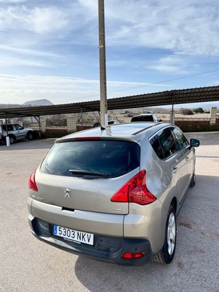 Peugeot  3008 2011