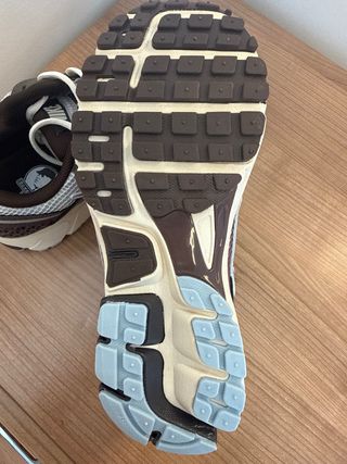 Zapatillas Nike Mujer Beige y Marrón