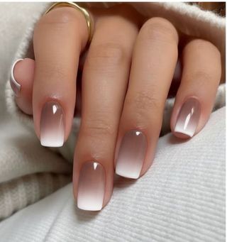 Busco personal para hacer las uñas en un local.