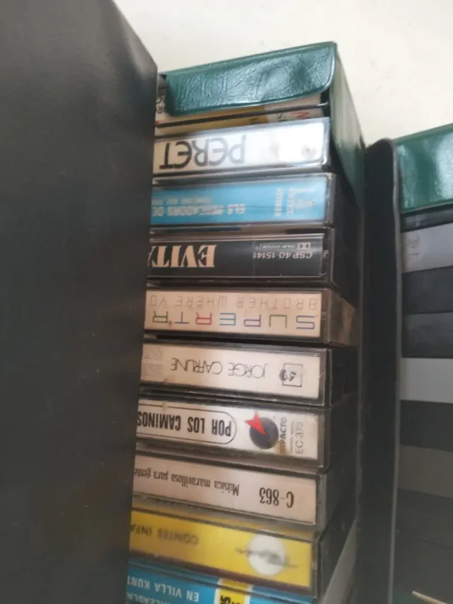 Porta cassettes vintage verde