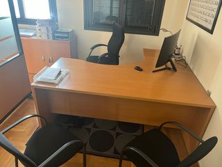 Tavolo da ufficio con cassettiera