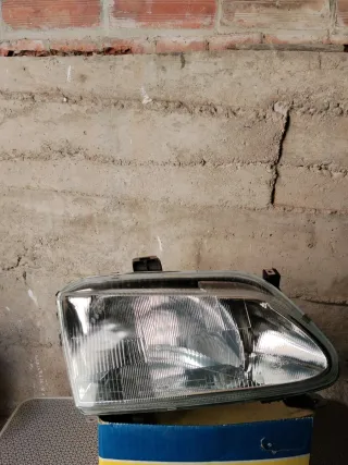 Faro delantero derecho Renault Megane