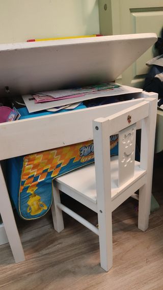 Pupitre infantil blanco + sillas Ikea