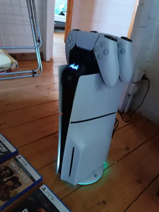 PS5 con 2 mandos 4 juegos base vertical led