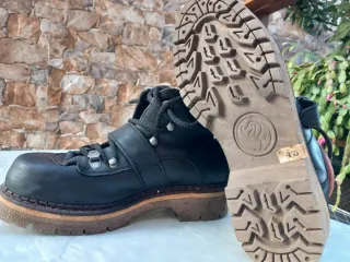 Botas de cuero negras con hebilla