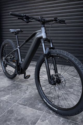 Cube Reaction Hybrid SL 1.800km con ROCKSHOX y  XT
