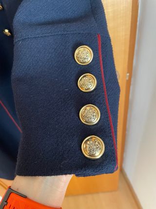 Abrigo paño azul con ribete rojo Talla M