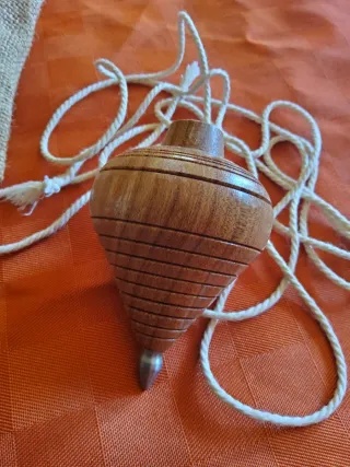 Trottola di legno con sacchetto