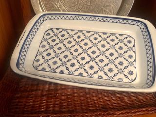 Fuente cerámica con soporte mimbre